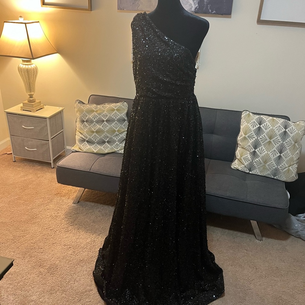 Black one Shoulder Sequin Formal Gown